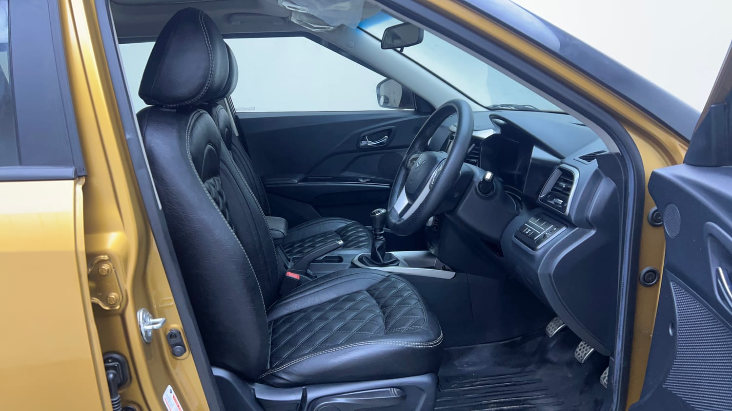 Used 2023 Mahindra XUV 300 W8 1.2 Petrol Petrol Manual interior RIGHT SIDE FRONT DOOR CABIN VIEW