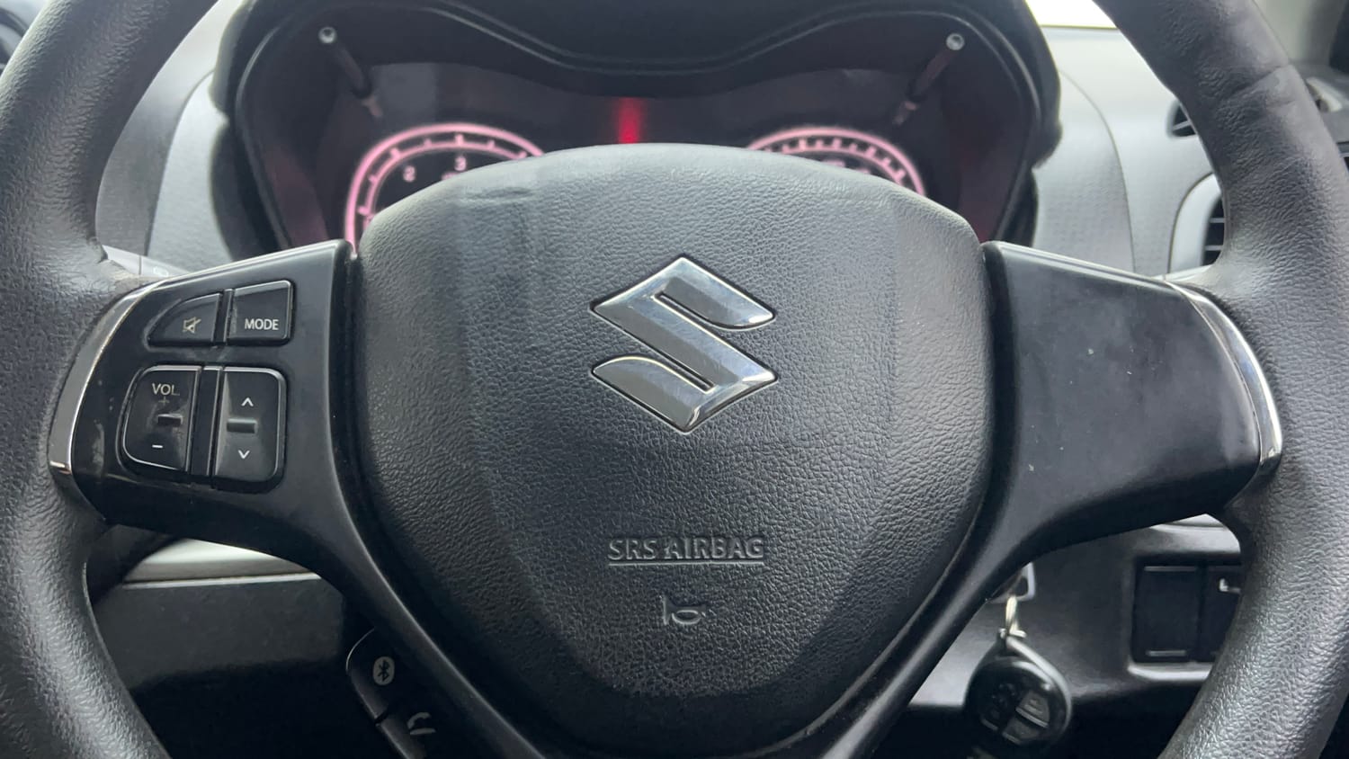 Used 2018 Maruti Suzuki Vitara Brezza [2016-2020] VDi Diesel Manual top_features Steering mounted controls