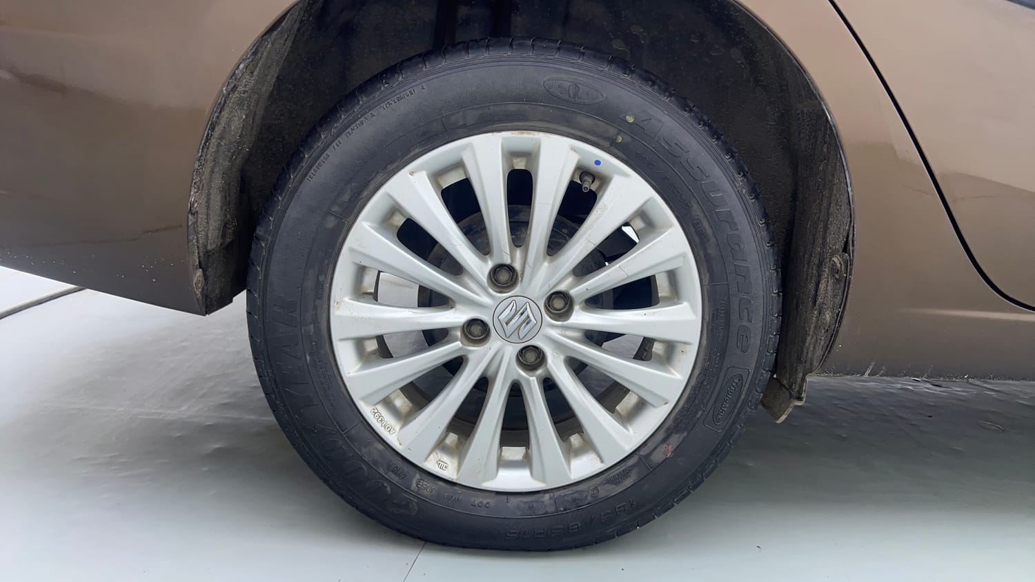 Used 2017 Maruti Suzuki Ciaz ZDi SHVS Diesel Manual tyres RIGHT REAR TYRE RIM VIEW
