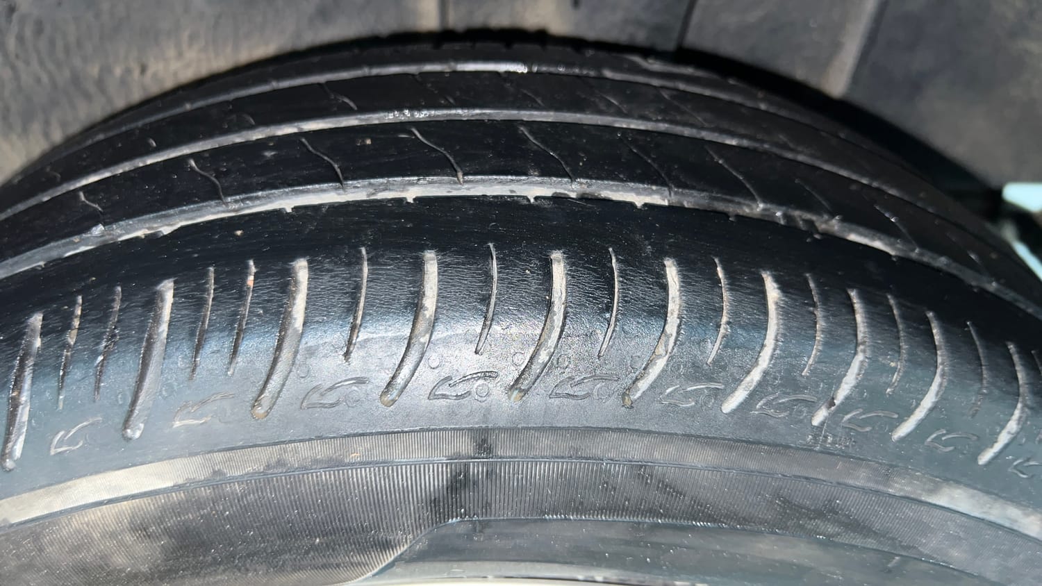 Used 2022 Renault Triber RXZ Petrol Automatic tyres LEFT REAR TYRE TREAD VIEW