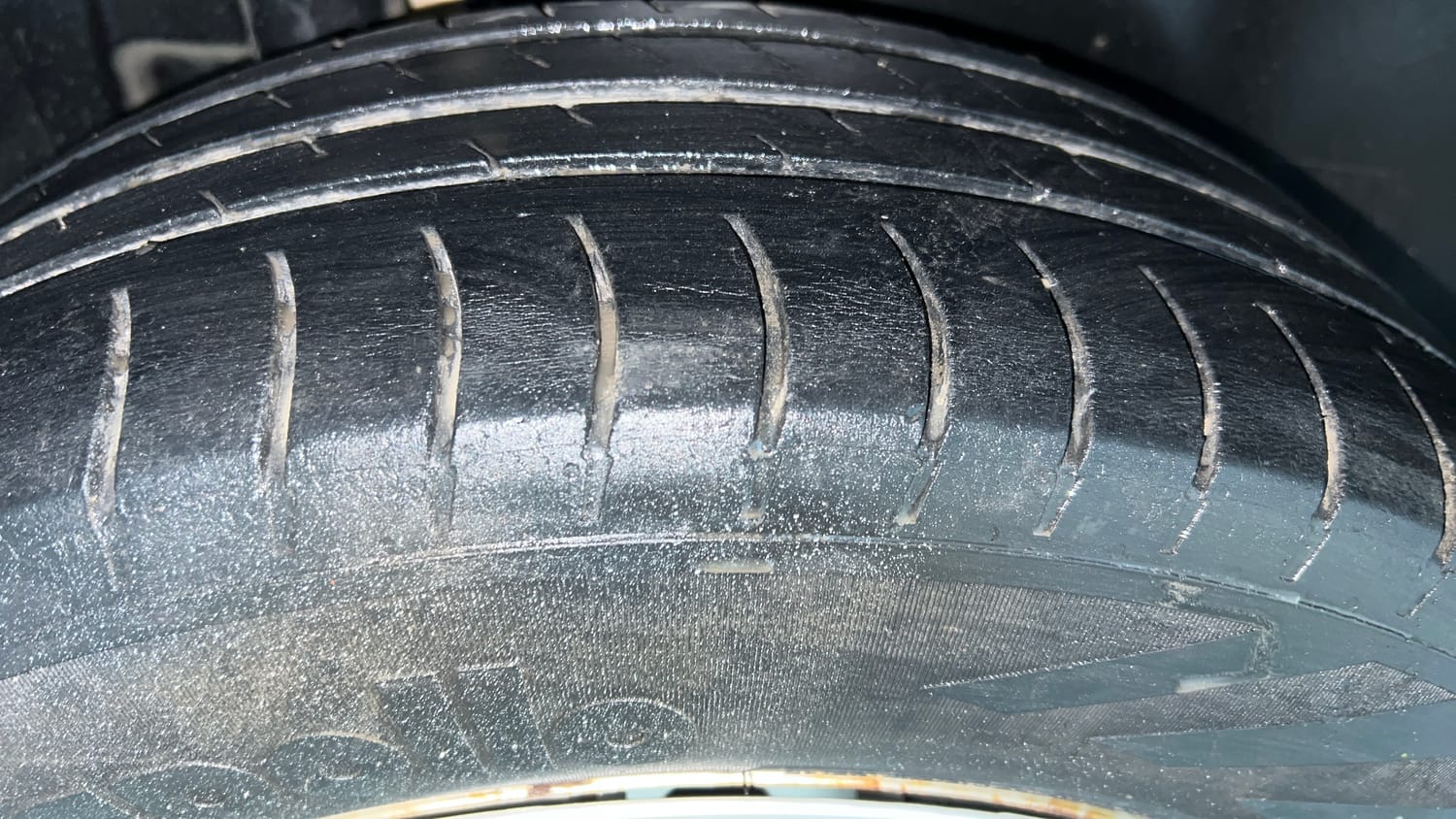 Used 2021 maruti-suzuki Vitara Brezza LXi Petrol Manual tyres RIGHT REAR TYRE TREAD VIEW