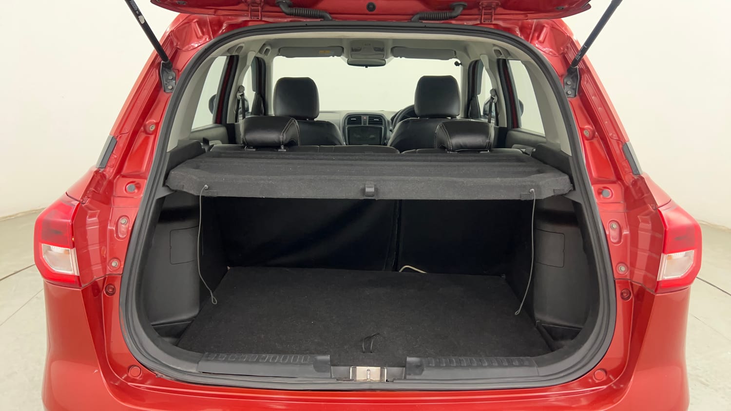Used 2018 Maruti Suzuki Vitara Brezza [2016-2020] ZDi Diesel Manual interior DICKY INSIDE VIEW