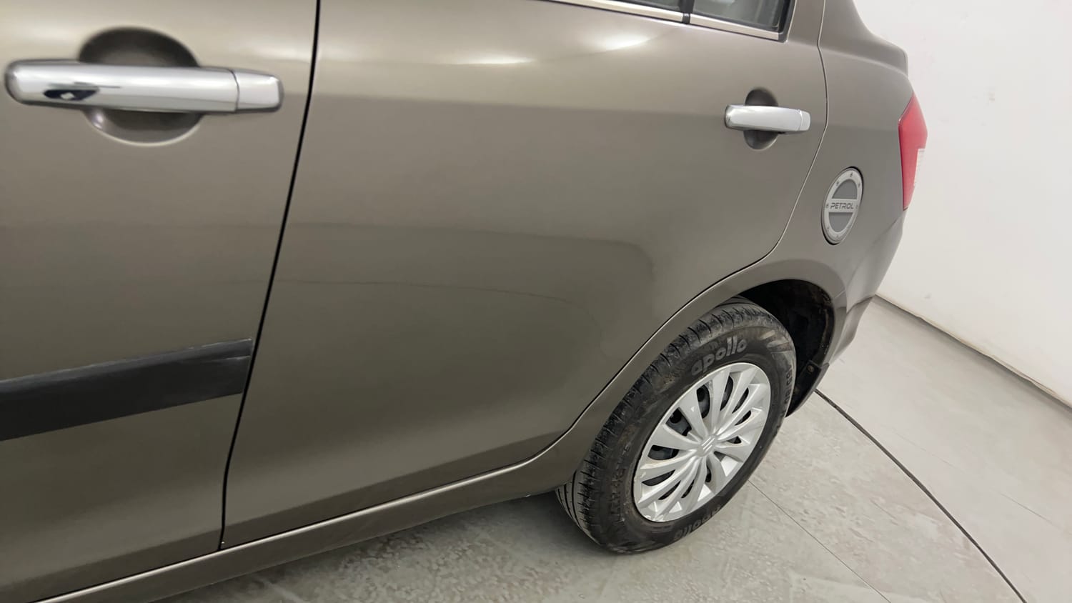 Used 2015 Maruti Suzuki Swift Dzire VXI Petrol Manual dents MINOR SCRATCH