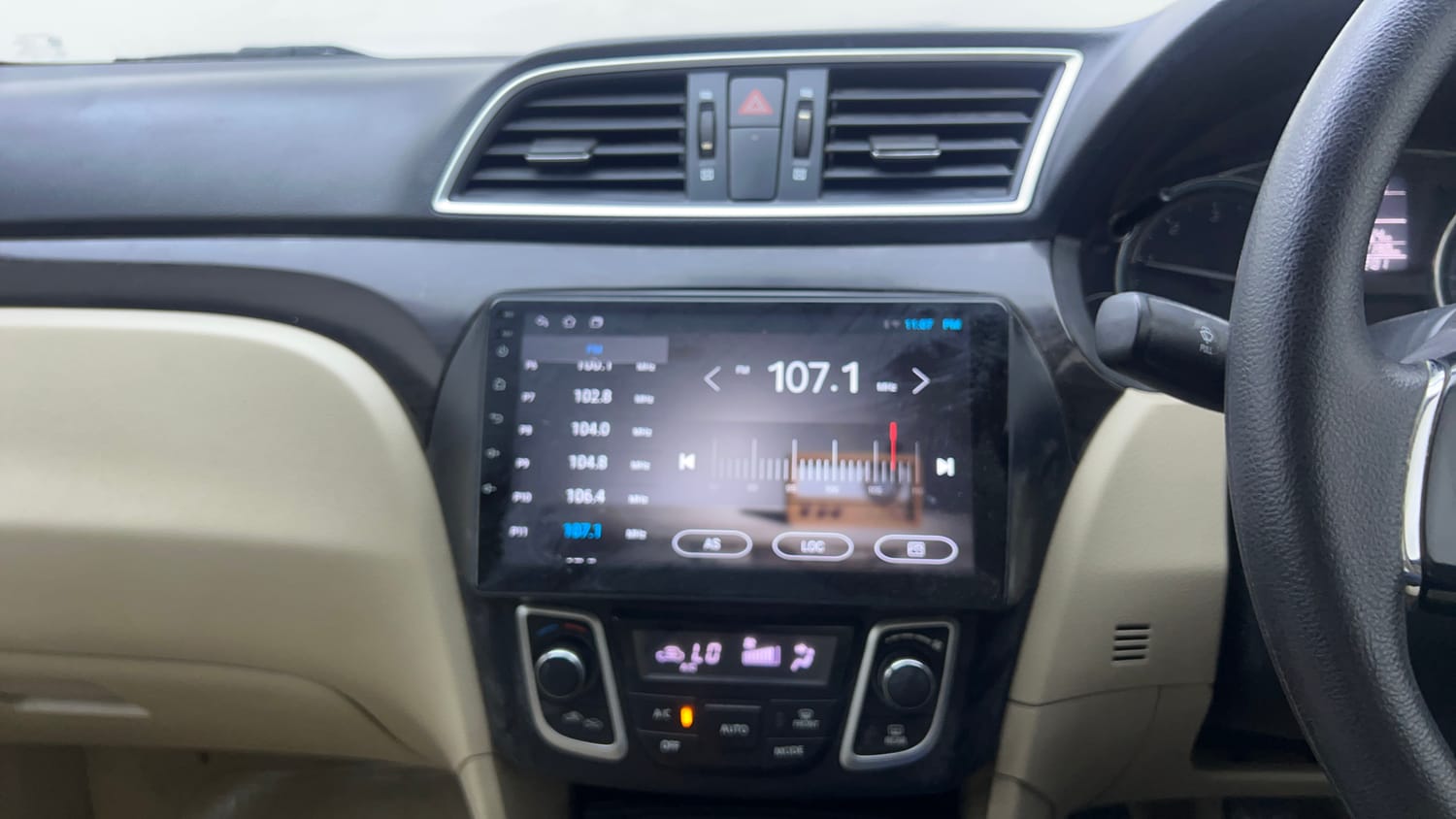 Used 2017 Maruti Suzuki Ciaz ZDi SHVS Diesel Manual interior MUSIC SYSTEM & AC CONTROL VIEW