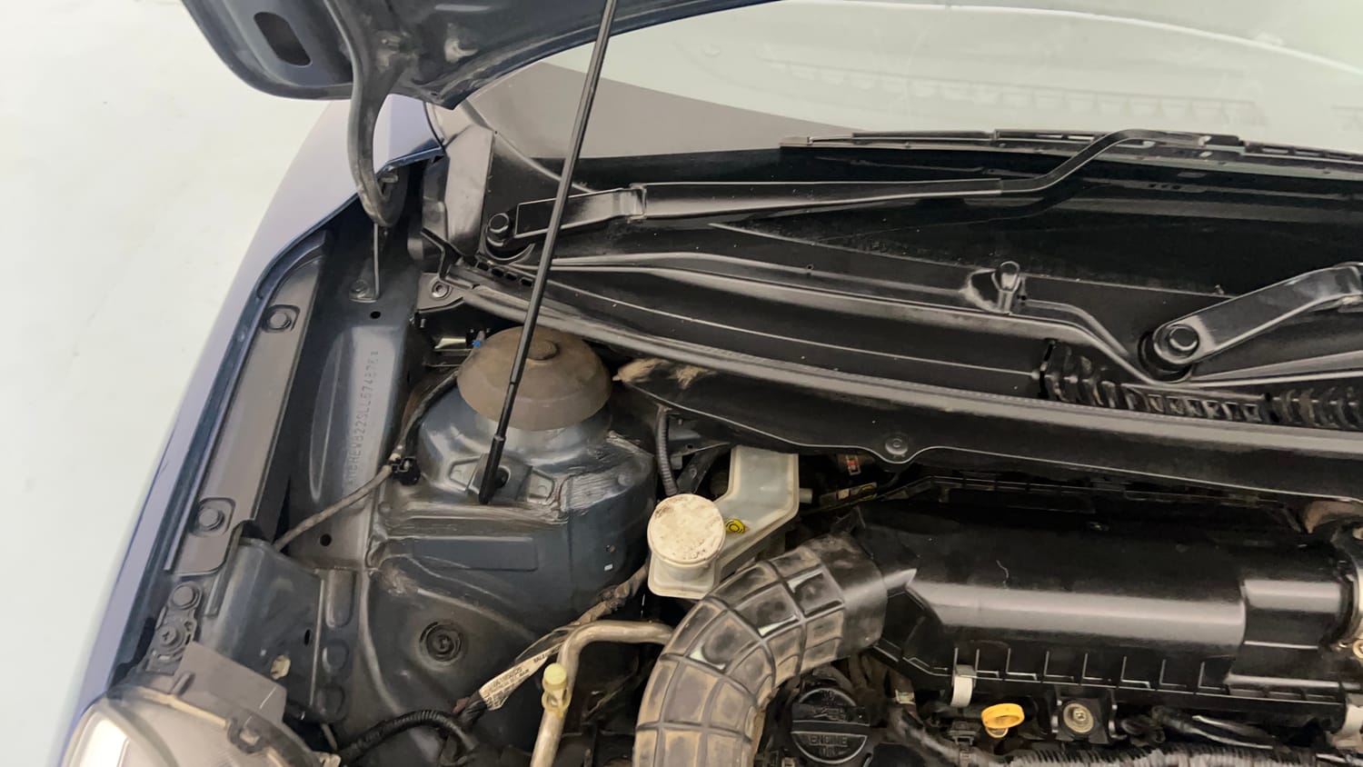 Used 2020 Maruti Suzuki Baleno Alpha Petrol Manual engine ENGINE RIGHT SIDE HINGE & APRON VIEW