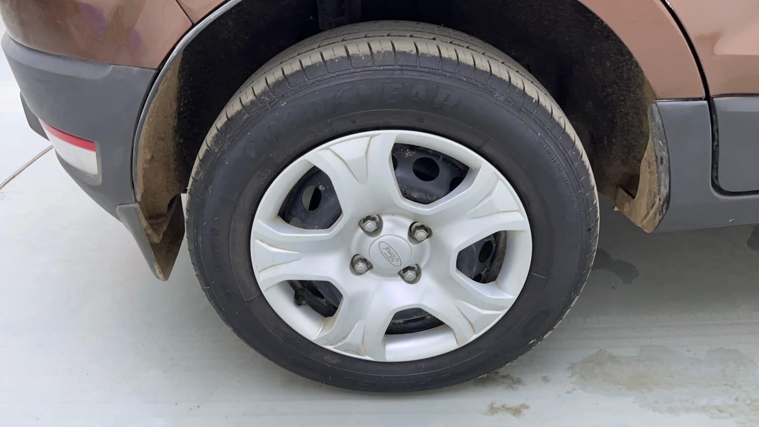 Used 2016 Ford EcoSport Trend 1.5L Ti-VCT Petrol Manual tyres RIGHT REAR TYRE RIM VIEW