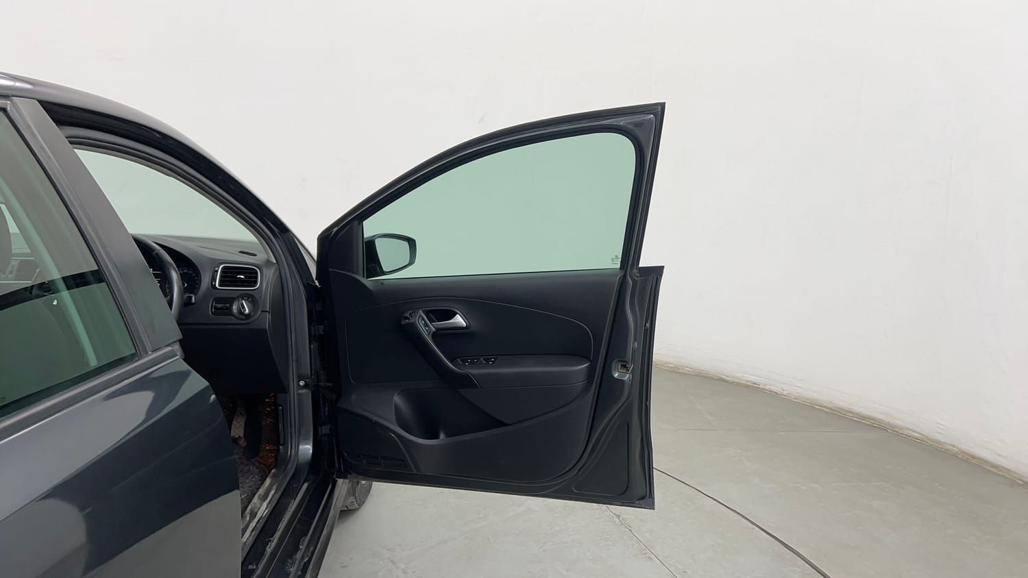 Used 2020 Volkswagen Polo Highline Plus 1.0L TSI Petrol Manual interior RIGHT FRONT DOOR OPEN VIEW