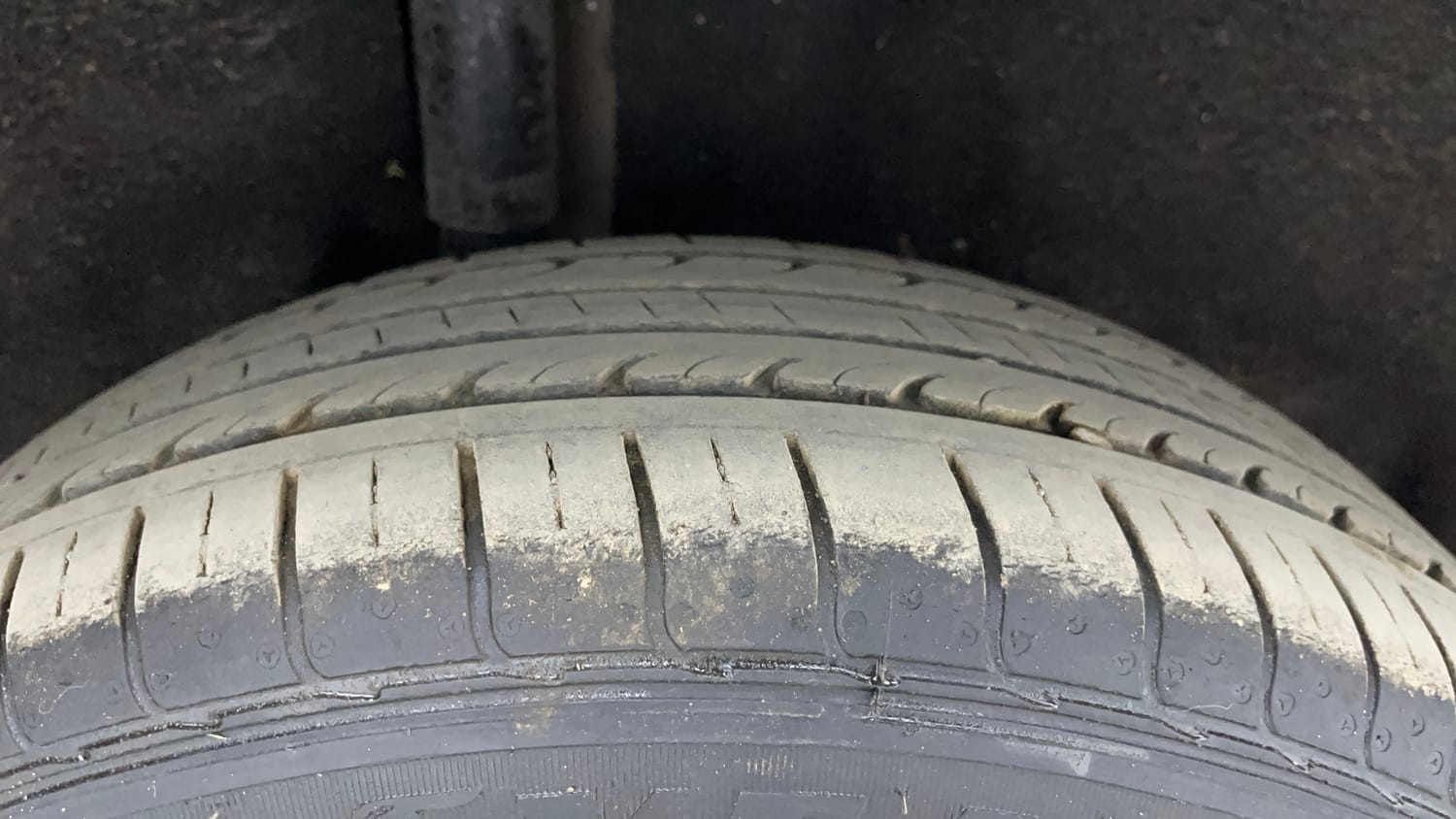 Used 2016 Ford EcoSport Trend 1.5L Ti-VCT Petrol Manual tyres RIGHT REAR TYRE TREAD VIEW