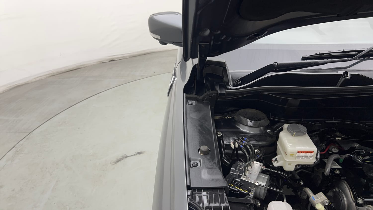 Used 2024 Toyota Urban Cruiser Hyryder V Hybrid Hybrid Automatic engine ENGINE RIGHT SIDE HINGE & APRON VIEW