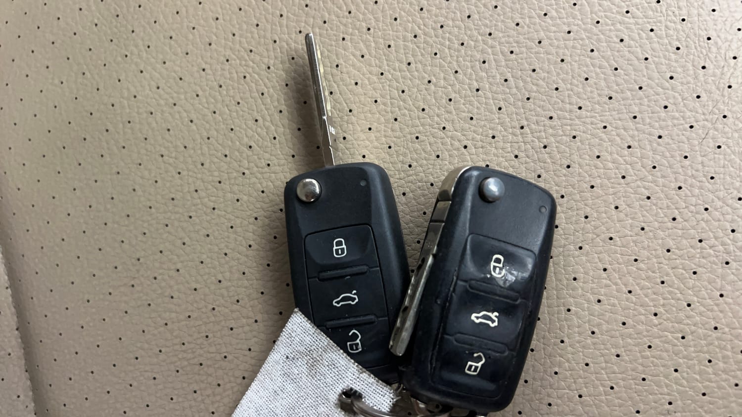 Used 2018 Volkswagen Vento Highline 1.6 (P) Petrol Manual extra CAR KEY VIEW