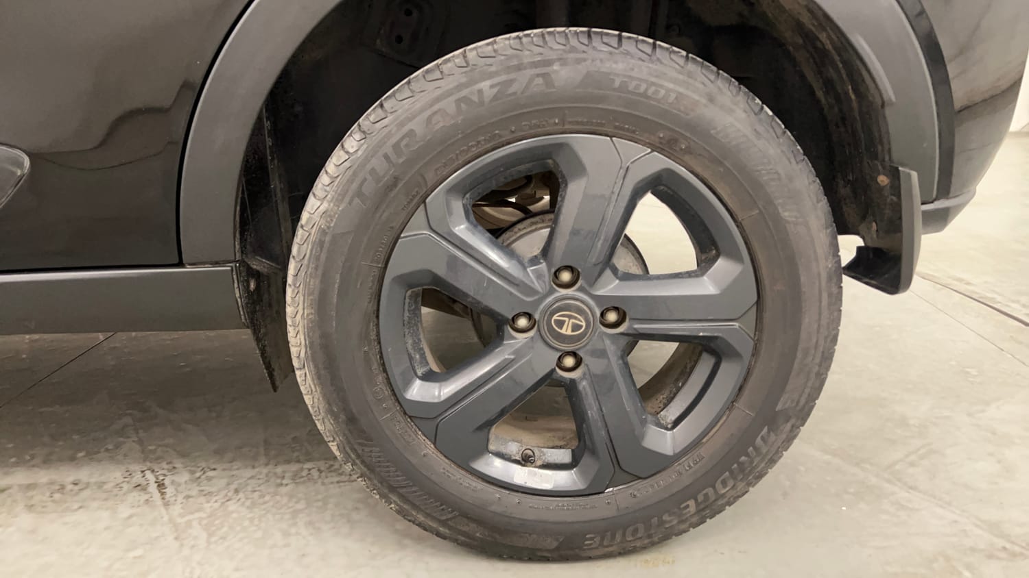 Used 2022 Tata Nexon XZA Plus (HS) Dark Edition Petrol Automatic tyres LEFT REAR TYRE RIM VIEW