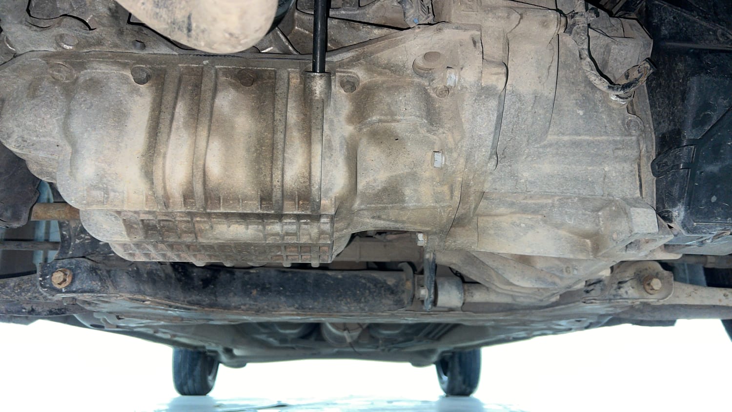 Used 2015 Ford Figo Aspire Trend 1.2 Ti-VCT Petrol Manual extra FRONT LEFT UNDERBODY VIEW