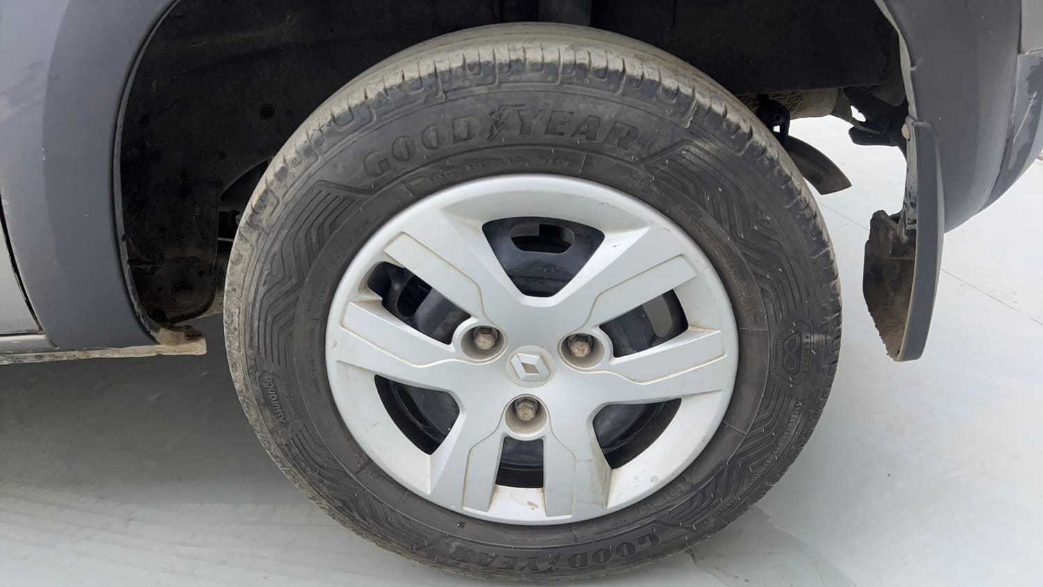 Used 2017 Renault Kwid 1.0 RXT Petrol Manual tyres LEFT REAR TYRE RIM VIEW