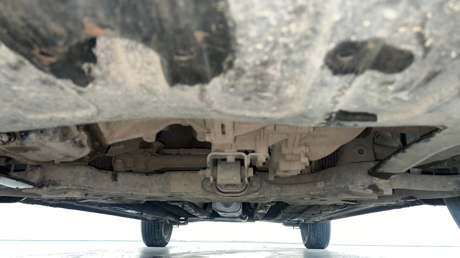 Used 2018 Hyundai Verna SX 1.6 VTVT Petrol Manual extra FRONT LEFT UNDERBODY VIEW