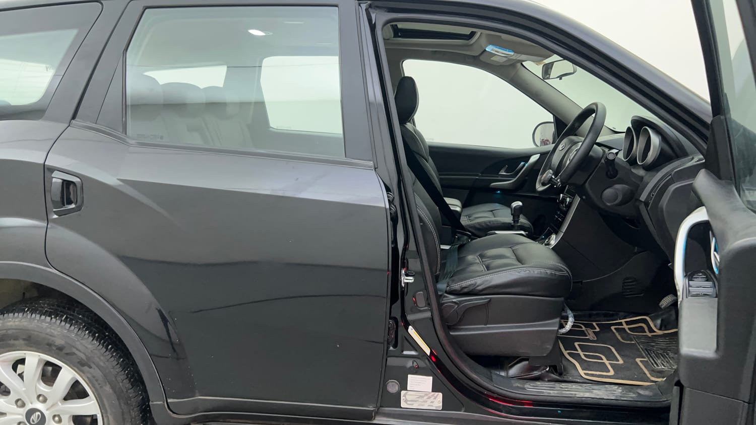Used 2021 Mahindra XUV500 W9 Diesel Manual interior RIGHT SIDE FRONT DOOR CABIN VIEW