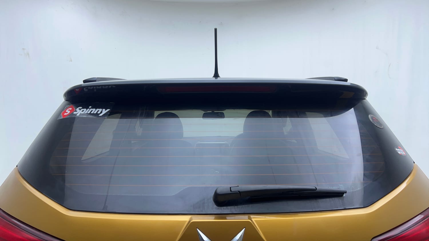 Used 2023 Mahindra XUV 300 W8 1.2 Petrol Petrol Manual exterior BACK WINDSHIELD VIEW