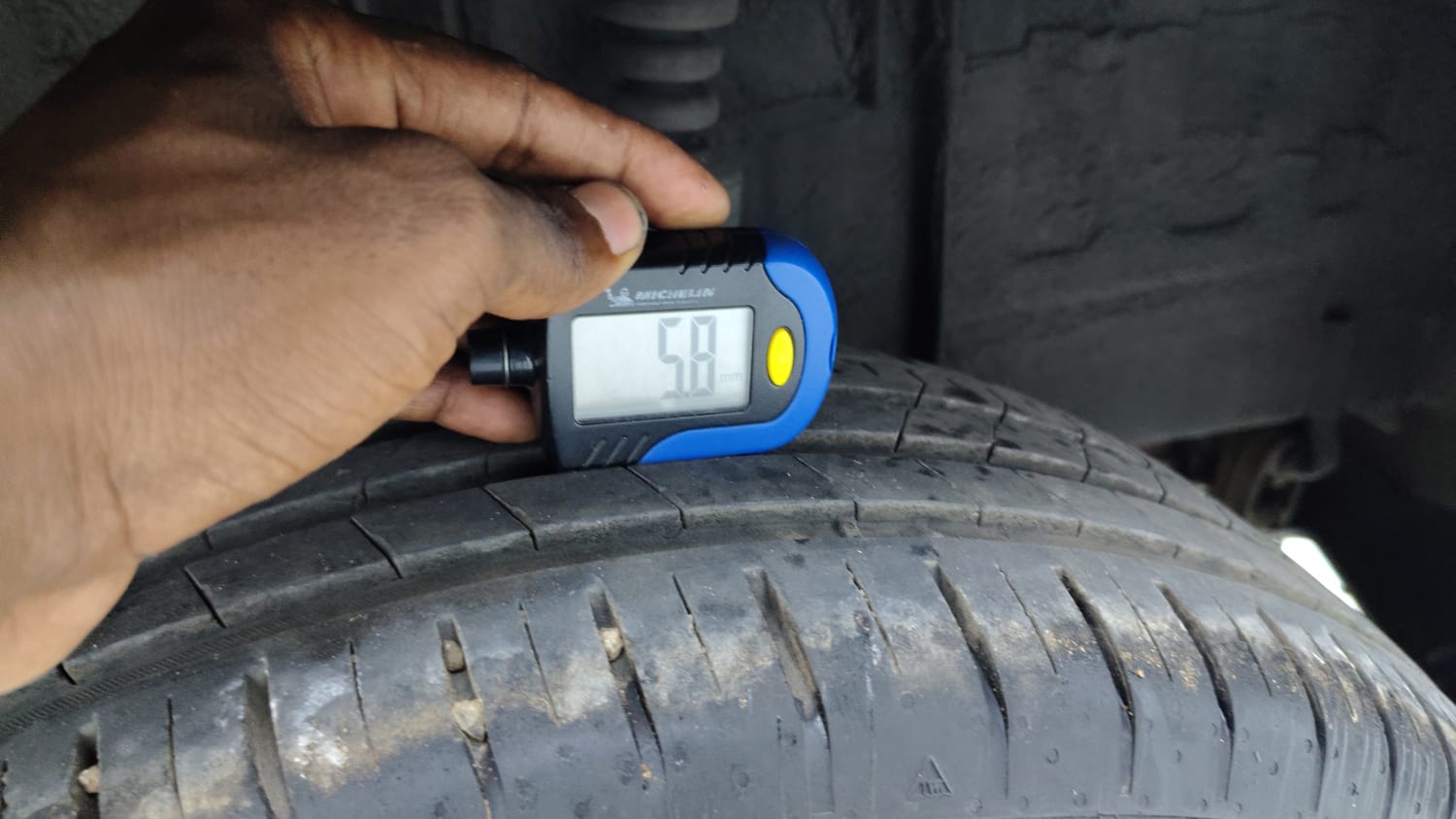 Used 2021 Renault Kiger RXZ Turbo CVT Dual Tone Petrol Automatic tyres LEFT REAR TYRE TREAD VIEW