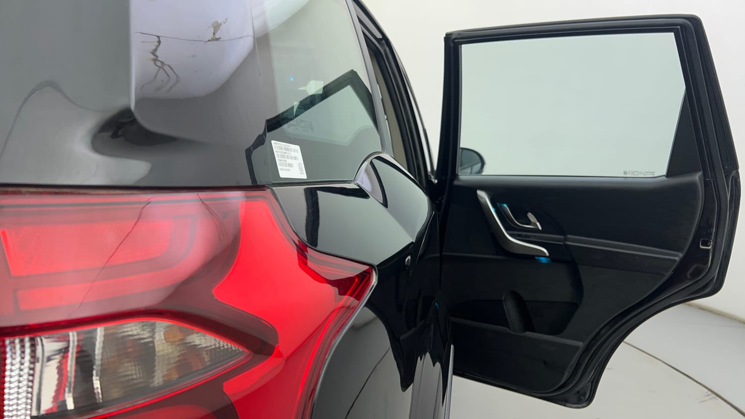 Used 2021 Mahindra XUV500 W9 Diesel Manual interior RIGHT REAR DOOR OPEN VIEW