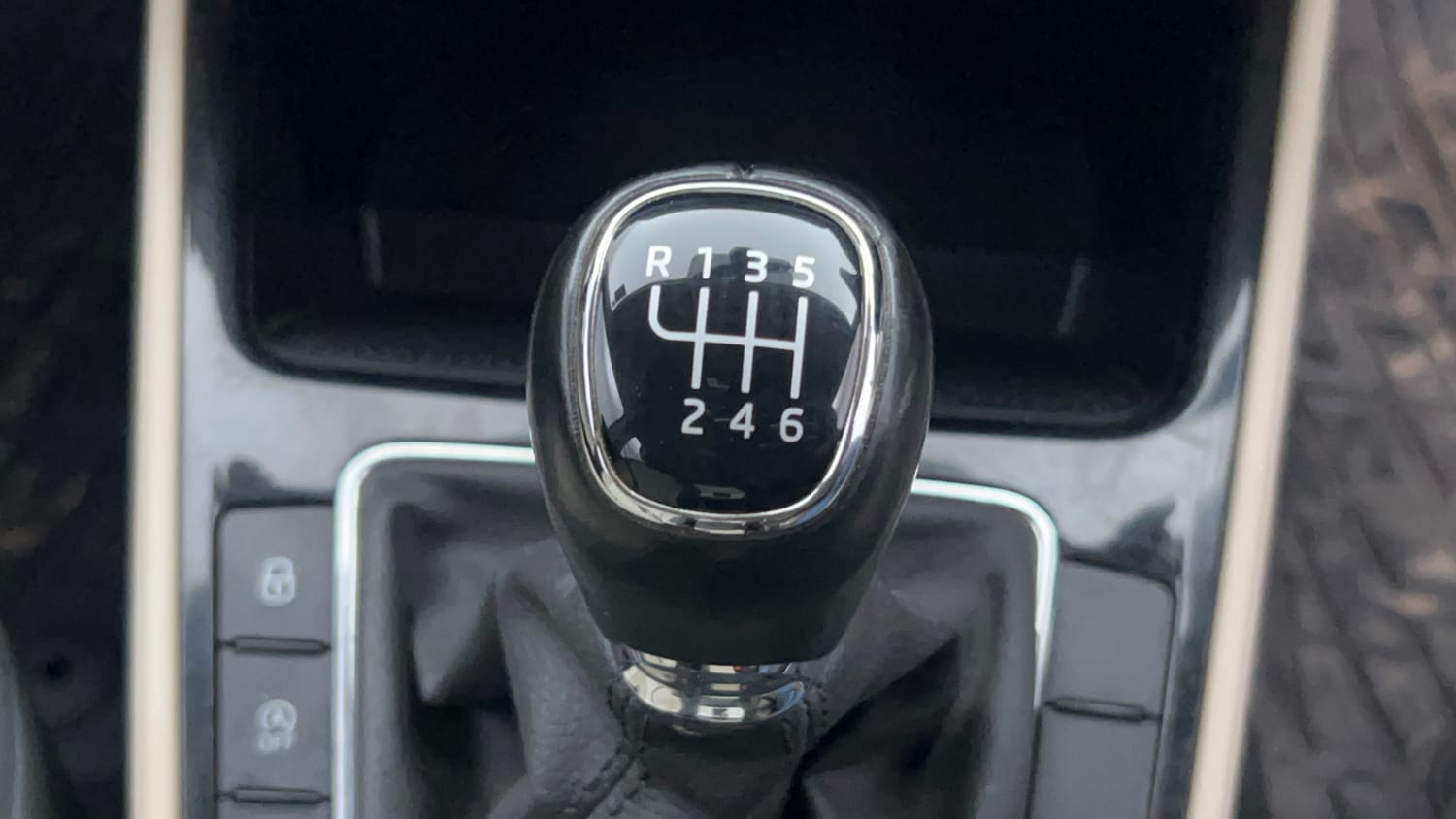 Used 2023 Skoda Slavia Style 1.0L TSI MT Petrol Manual interior GEAR  KNOB VIEW