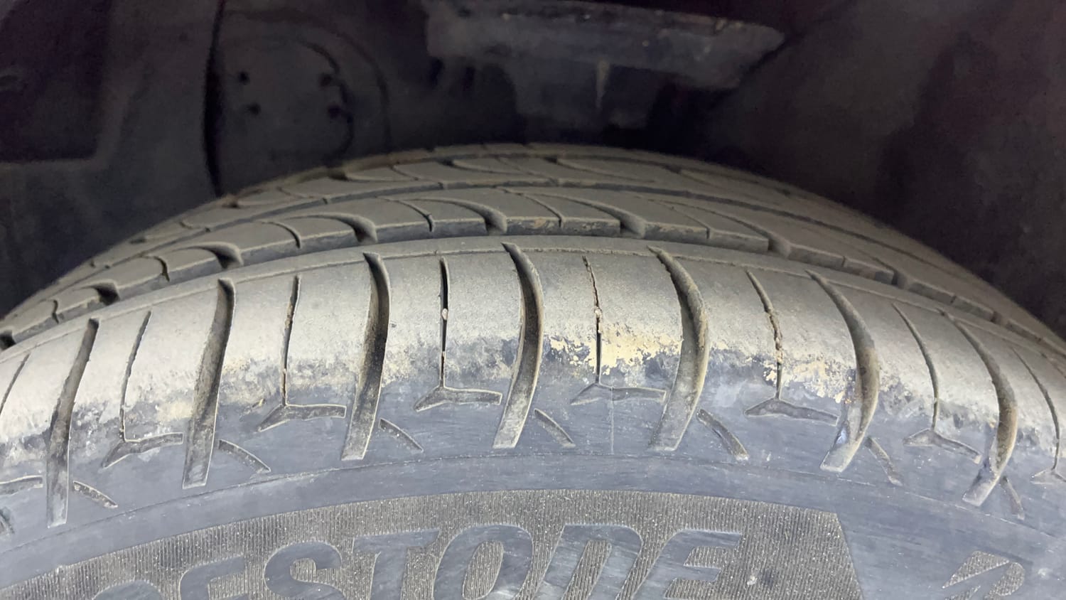 Used 2017 Hyundai Elite i20 Asta 1.2 Dual Tone Petrol Manual tyres LEFT FRONT TYRE TREAD VIEW