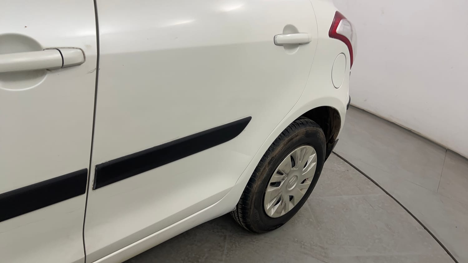 Used 2013 Maruti Suzuki Swift VXi Petrol Manual dents MINOR SCRATCH