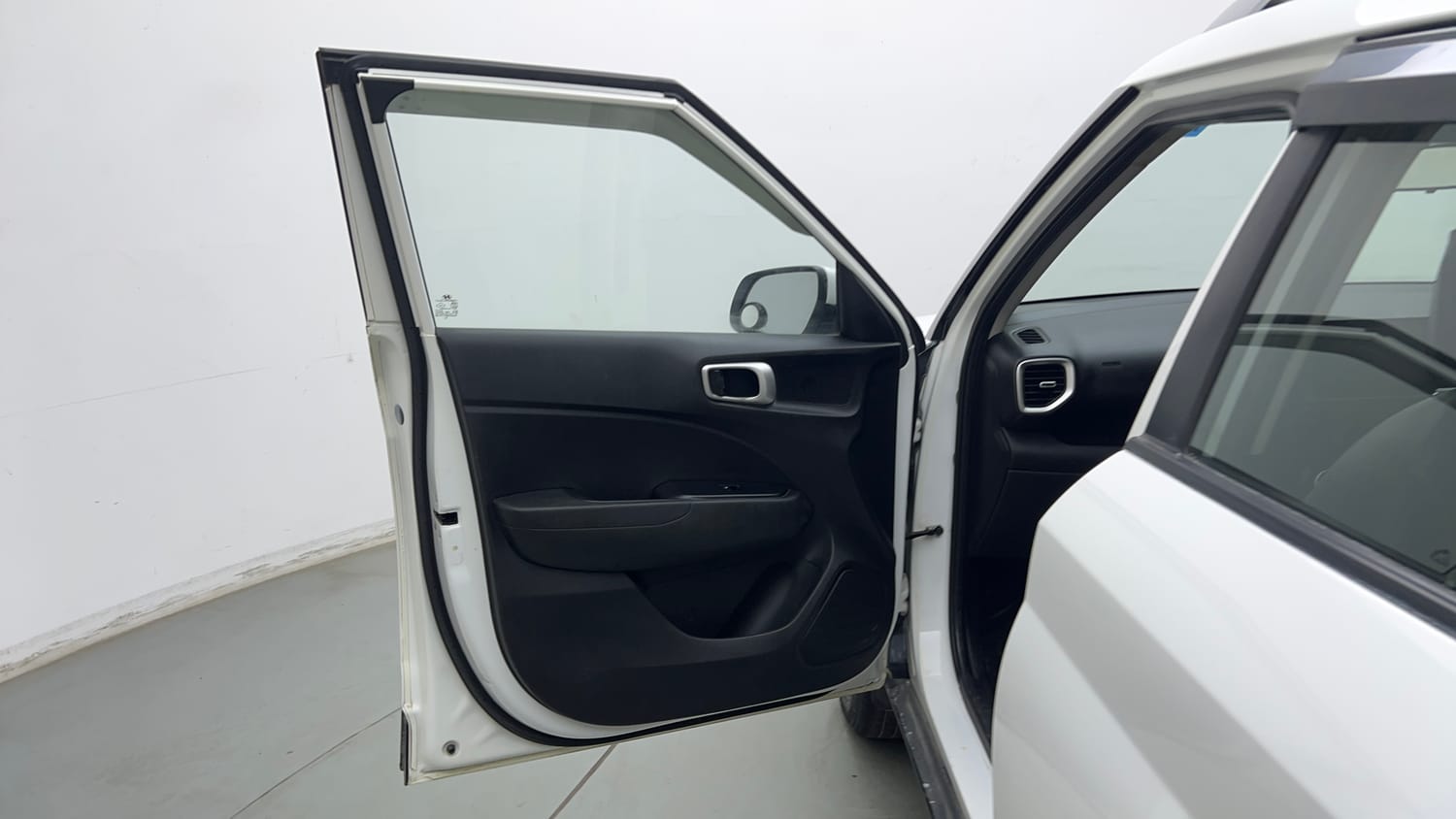 Used 2020 hyundai Venue SX 1.0 Turbo Petrol Petrol Manual interior LEFT FRONT DOOR OPEN VIEW