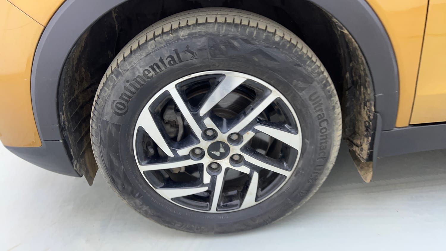 Used 2023 Mahindra XUV 300 W8 1.2 Petrol Petrol Manual tyres LEFT FRONT TYRE RIM VIEW