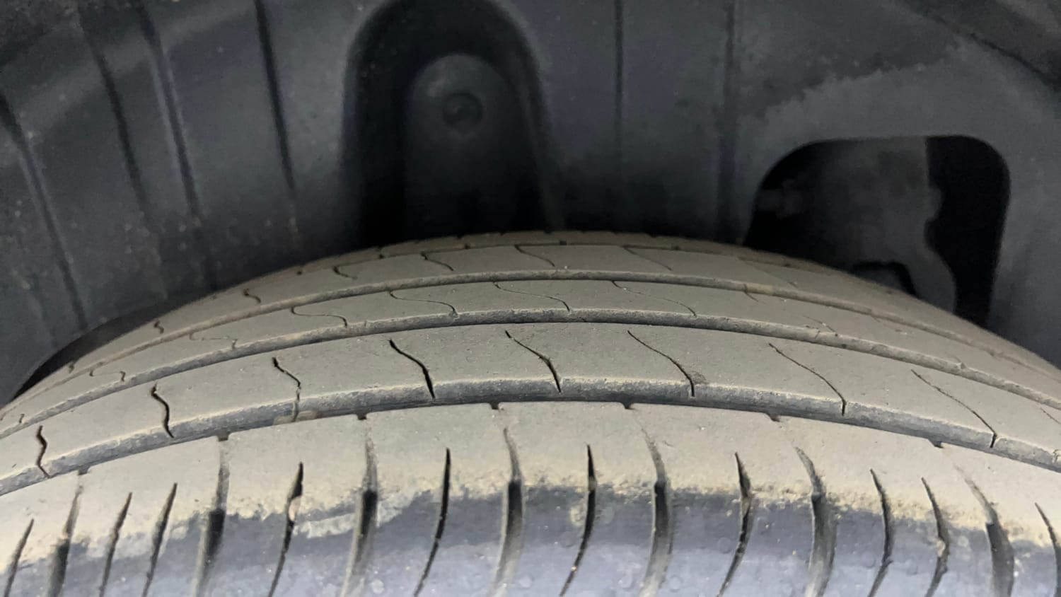 Used 2023 Mahindra XUV 300 W8 1.2 Petrol Petrol Manual tyres RIGHT REAR TYRE TREAD VIEW