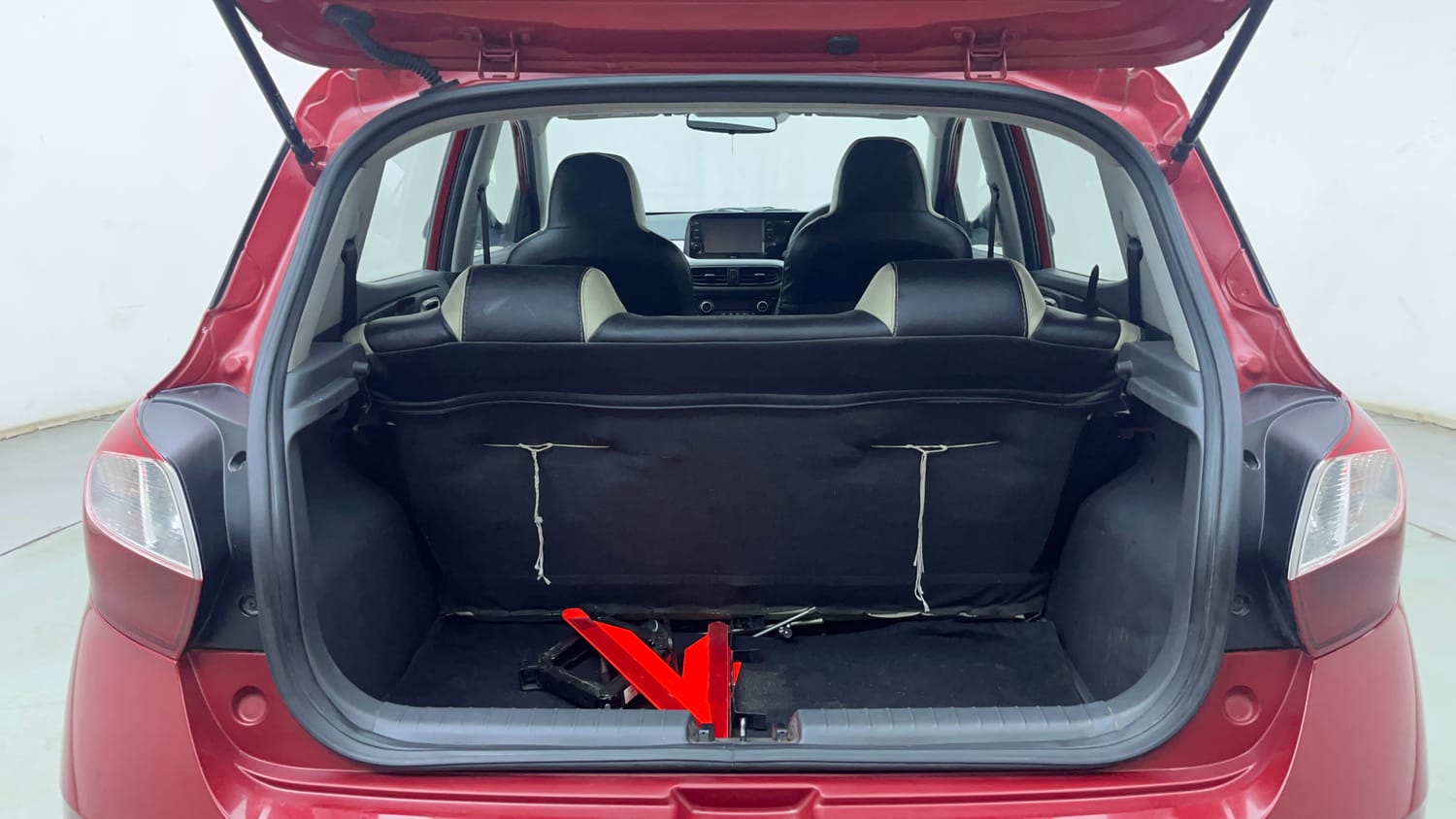 Used 2021 Hyundai Grand i10 Nios Sportz AMT 1.2 Kappa VTVT Petrol Automatic interior DICKY INSIDE VIEW