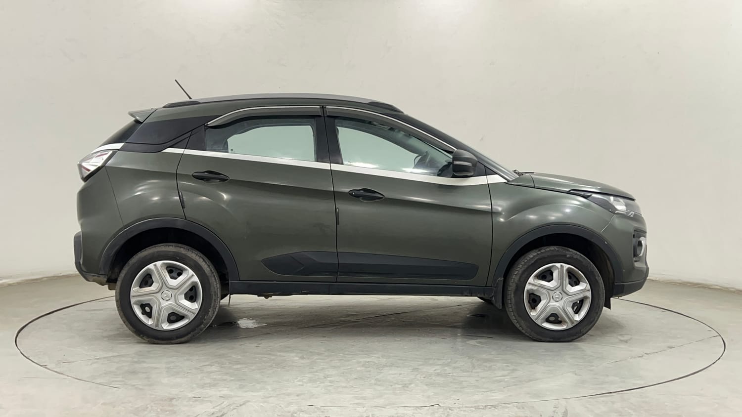 Used 2022 Tata Nexon XM Petrol Manual exterior RIGHT SIDE VIEW