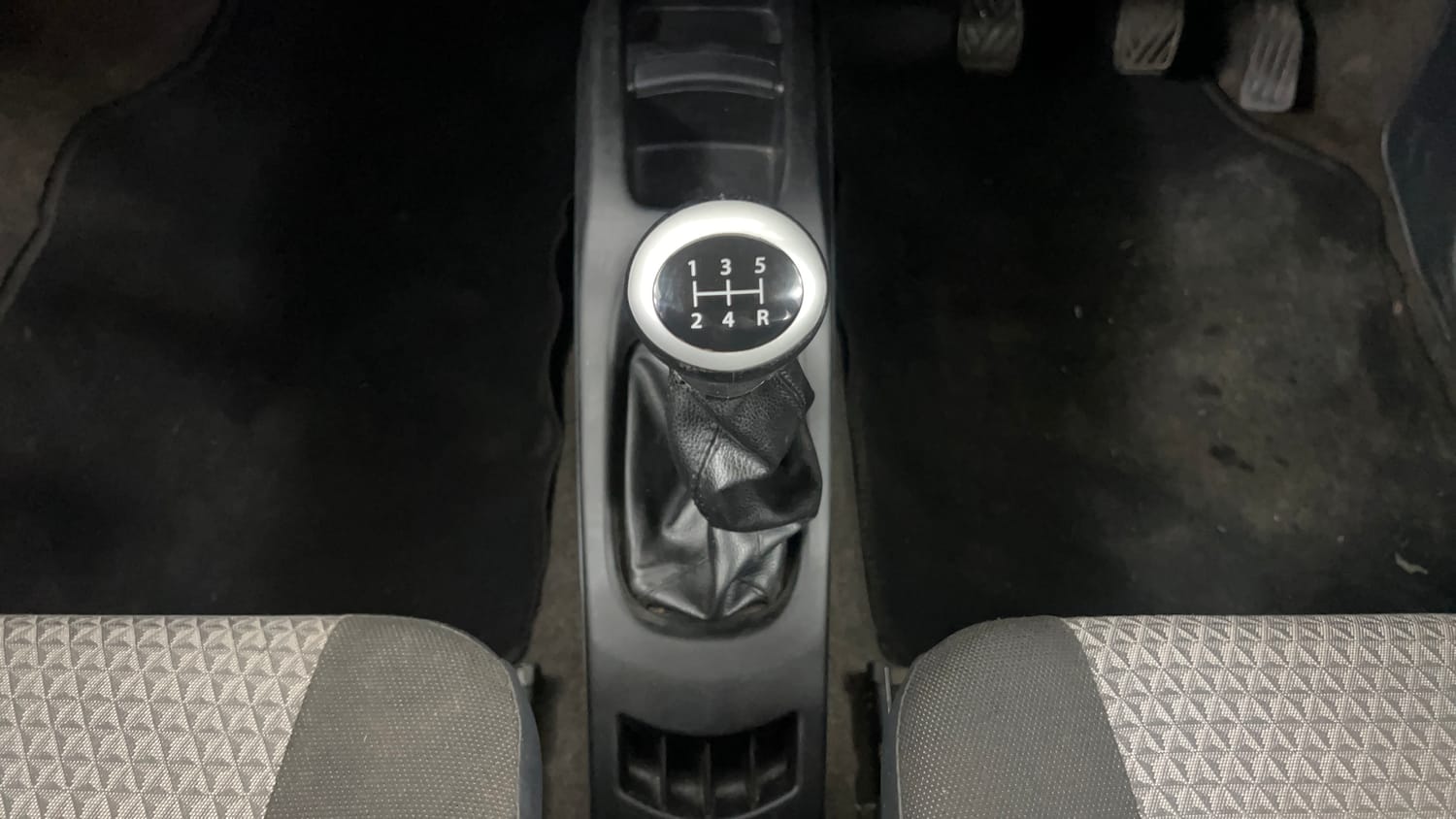 Used 2012 Maruti Suzuki Wagon R LXi Petrol Manual interior GEAR  KNOB VIEW