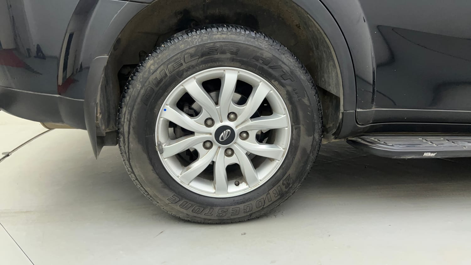 Used 2021 Mahindra XUV500 W9 Diesel Manual tyres RIGHT REAR TYRE RIM VIEW