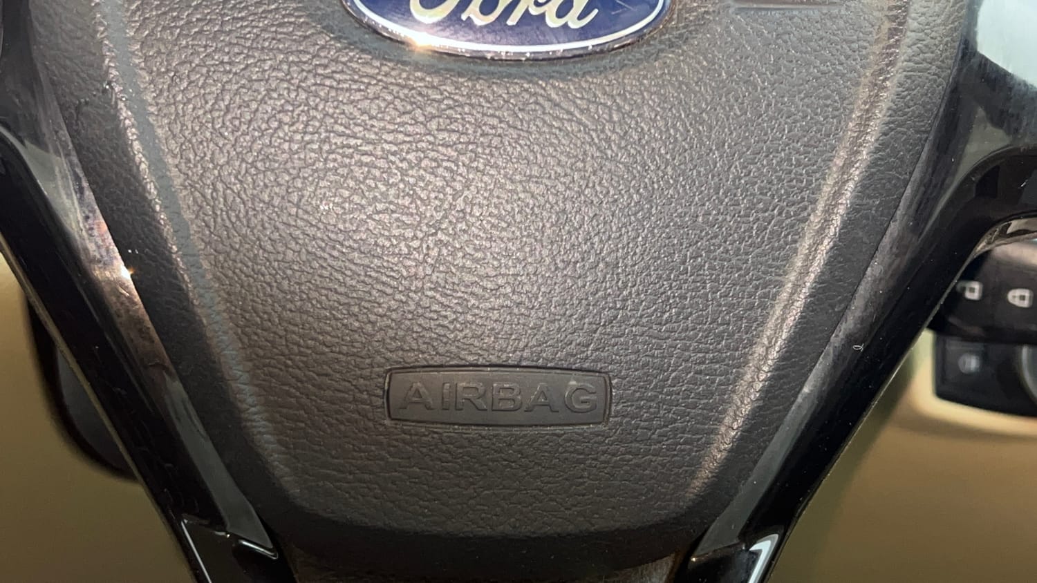 Used 2015 Ford Figo Aspire Trend 1.2 Ti-VCT Petrol Manual top_features Airbags