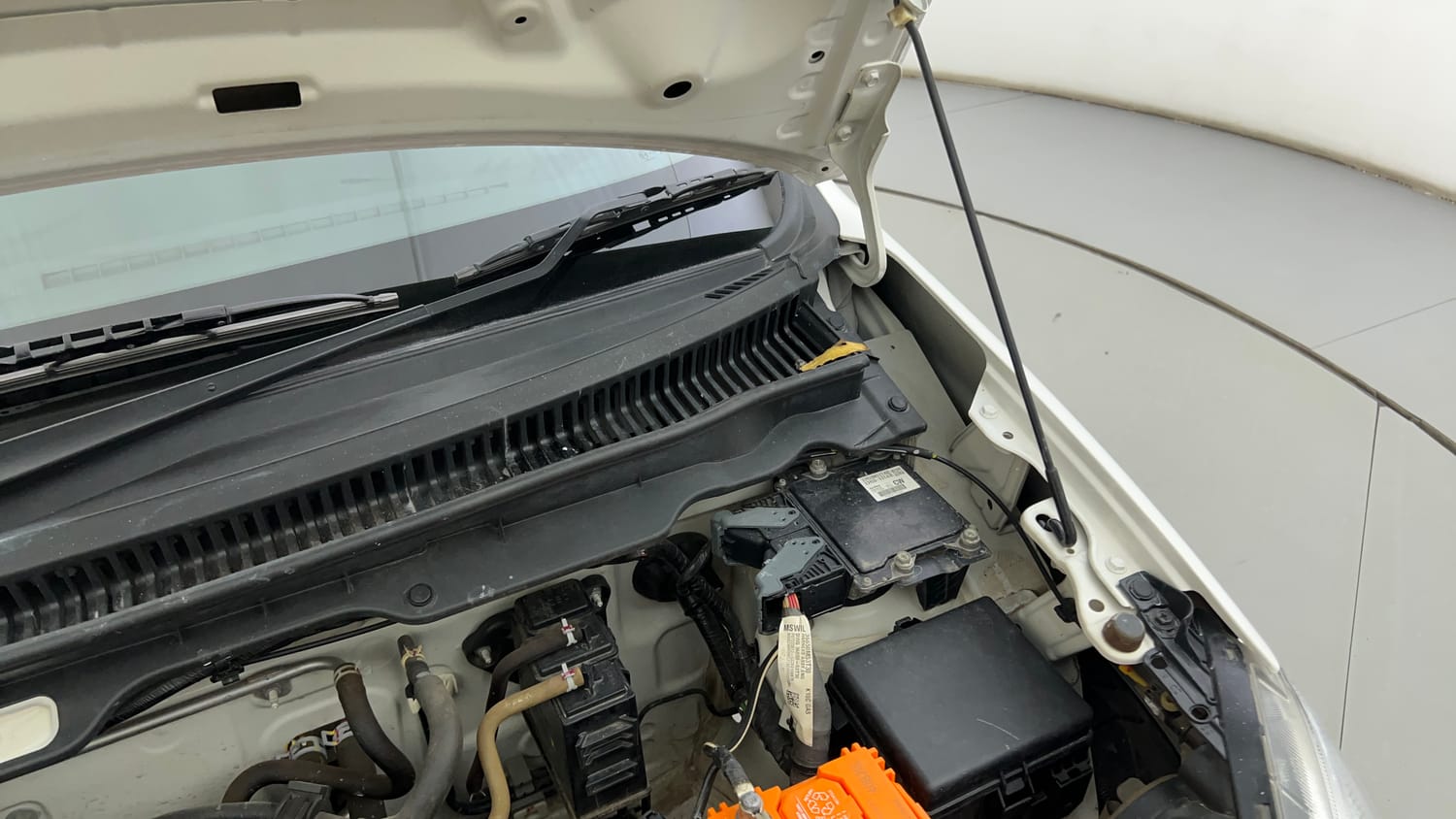 Used 2022 Maruti Suzuki Alto K10 VXi Plus Petrol Manual engine ENGINE LEFT SIDE HINGE & APRON VIEW