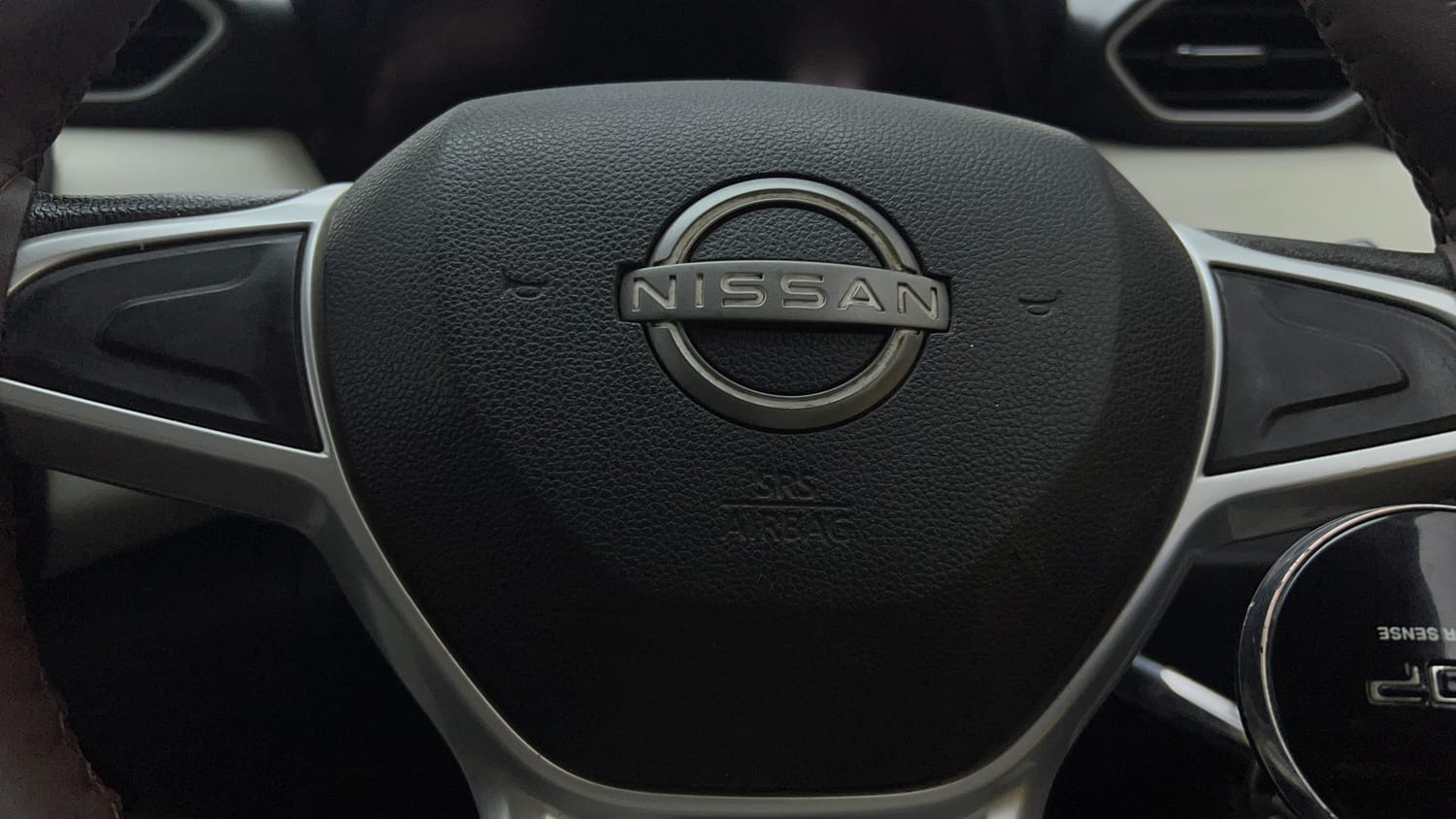 Used 2022 Nissan Magnite XE Petrol Manual top_features Airbags