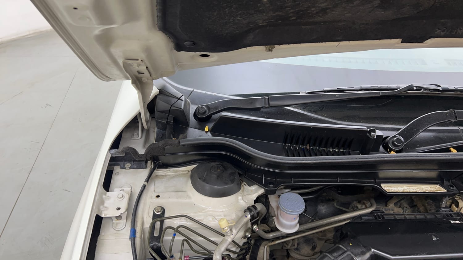 Used 2021 maruti-suzuki Vitara Brezza LXi Petrol Manual engine ENGINE RIGHT SIDE HINGE & APRON VIEW