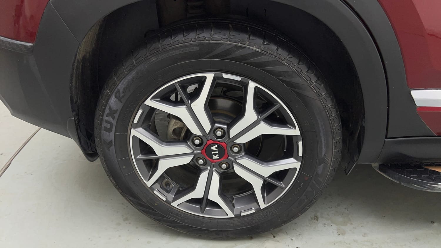 Used 2019 kia Seltos GTX Plus DCT 1.4 Petrol Automatic tyres RIGHT REAR TYRE RIM VIEW