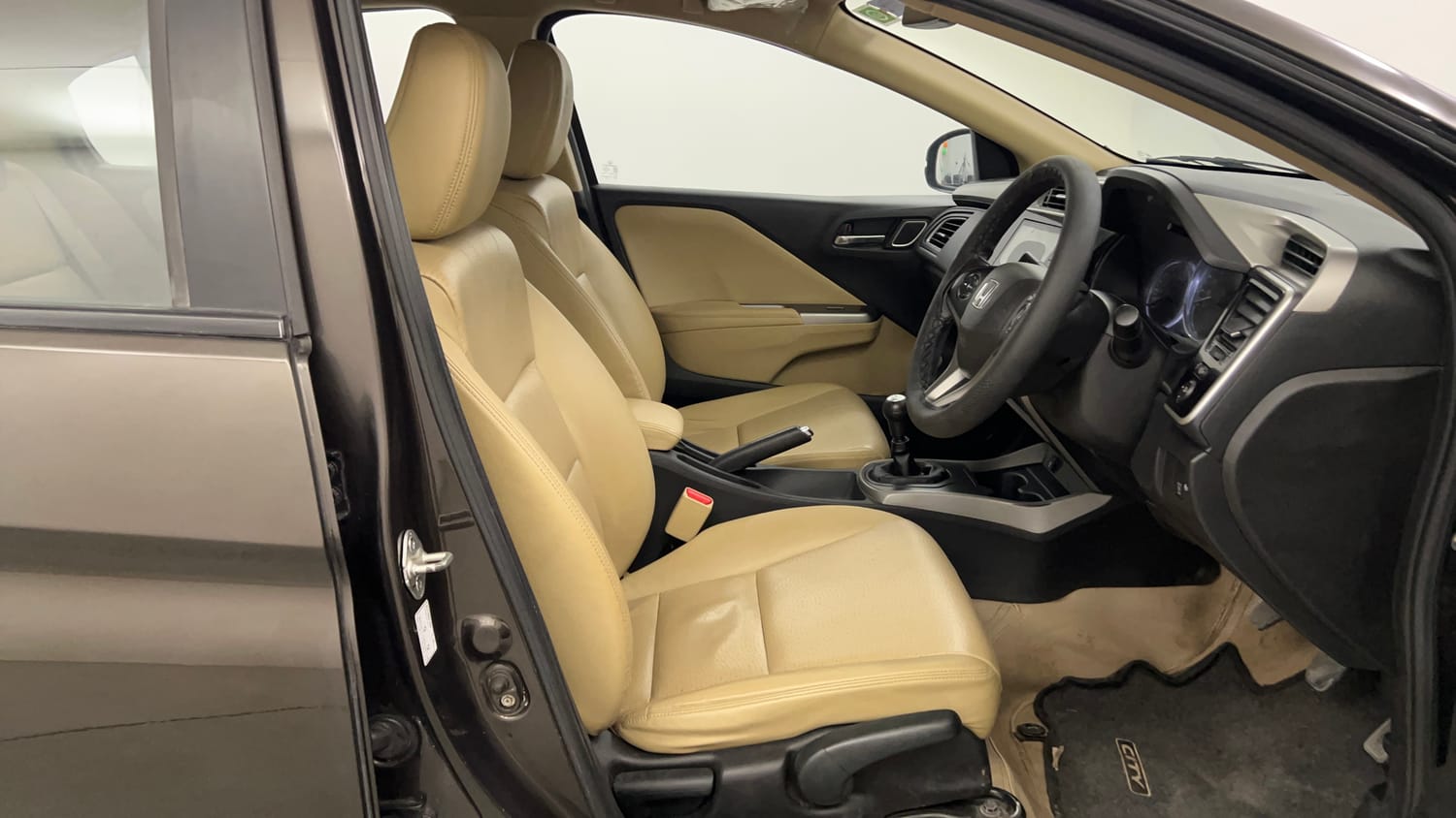 Used 2018 Honda City VX Petrol Petrol Manual interior RIGHT SIDE FRONT DOOR CABIN VIEW
