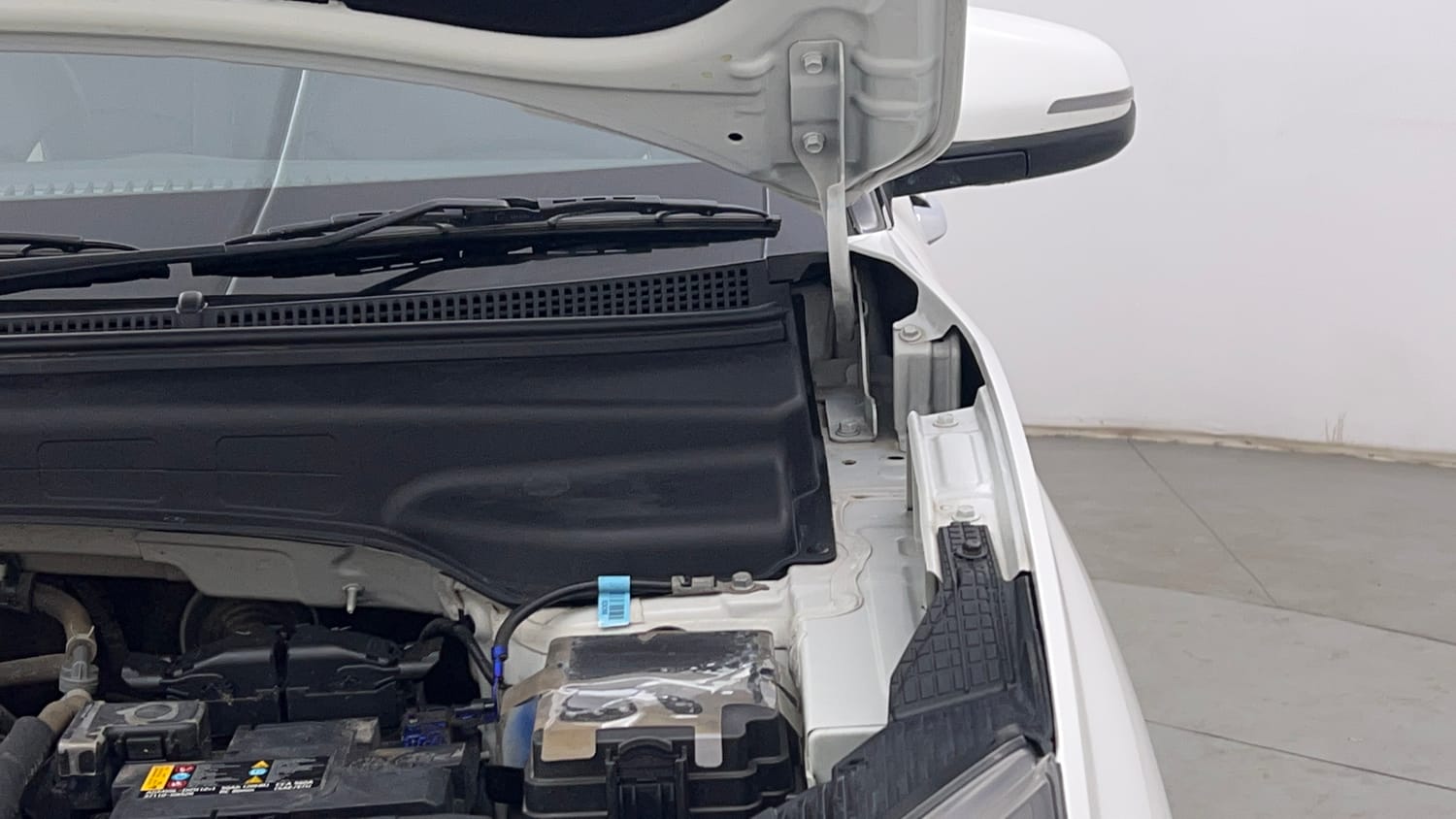 Used 2023 Hyundai Creta SX 1.5 Petrol Petrol Manual engine ENGINE LEFT SIDE HINGE & APRON VIEW