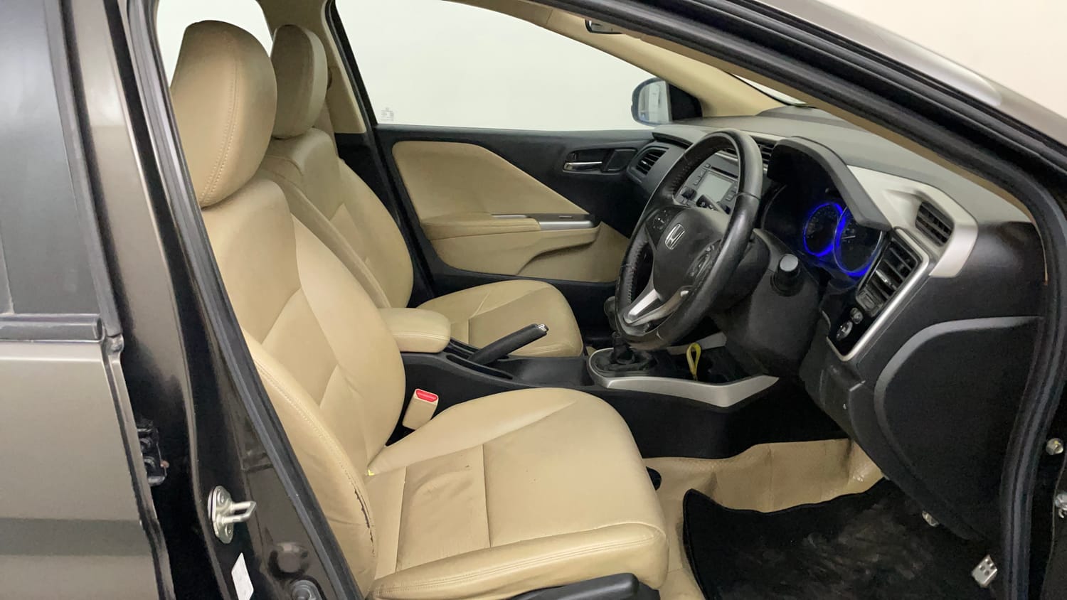 Used 2016 Honda City VX Petrol Manual interior RIGHT SIDE FRONT DOOR CABIN VIEW