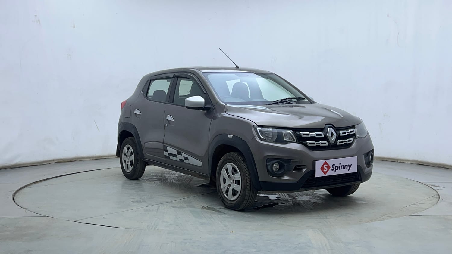 Used 2017 Renault Kwid 1.0 RXT Petrol Manual exterior RIGHT FRONT CORNER VIEW