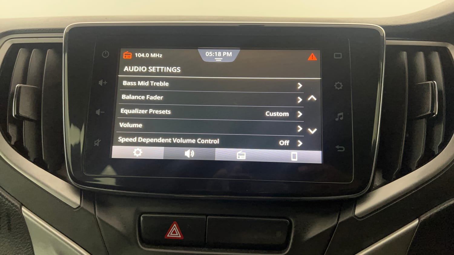 Used 2020 Maruti Suzuki Baleno Alpha Petrol Manual top_features Touch screen infotainment system