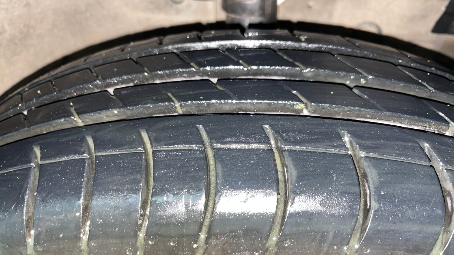 Used 2016 Maruti Suzuki Swift Dzire VXI Petrol Manual tyres RIGHT FRONT TYRE TREAD VIEW