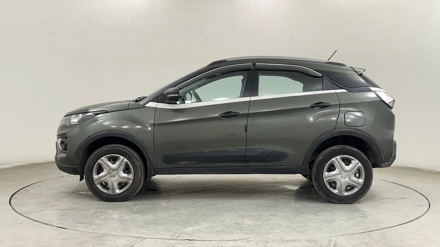 Used 2022 Tata Nexon XM Petrol Manual exterior LEFT SIDE VIEW