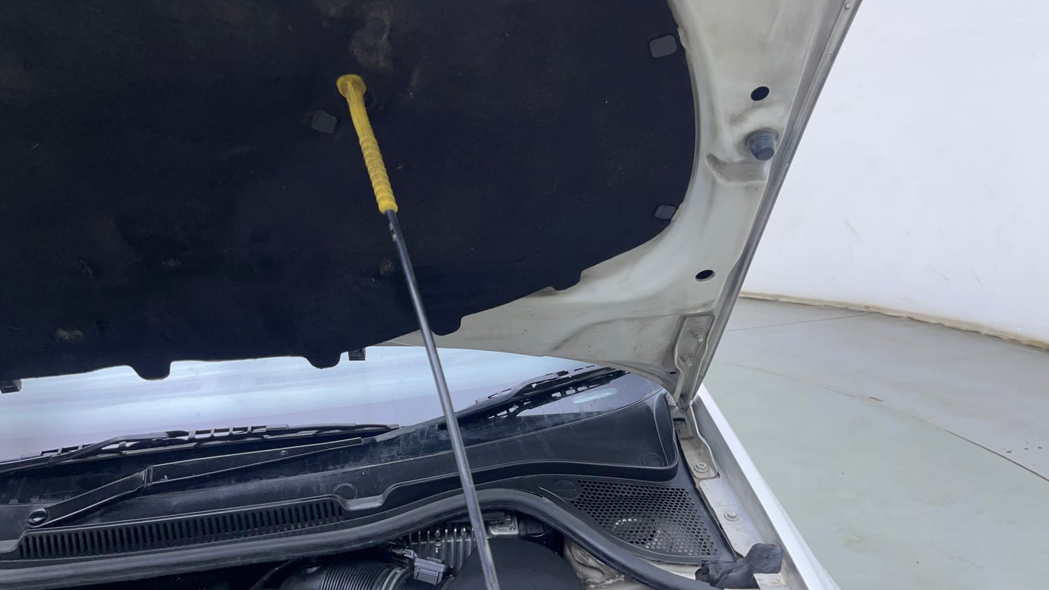 Used 2017 Volkswagen Polo Highline1.5L (D) Diesel Manual engine ENGINE LEFT SIDE HINGE & APRON VIEW