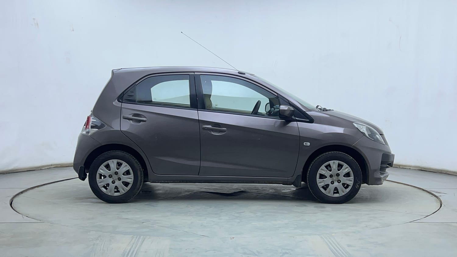 Used 2014 Honda Brio S MT Petrol Manual exterior RIGHT SIDE VIEW