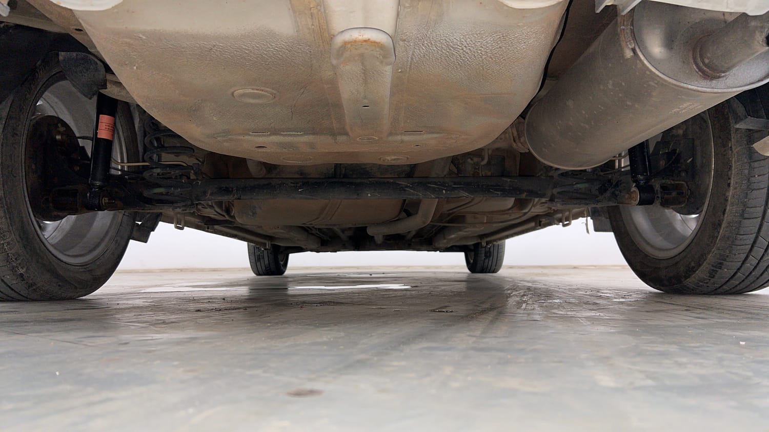 Used 2015 Maruti Suzuki Ciaz ZDi+ SHVS Diesel Manual extra REAR UNDERBODY VIEW (TAKEN FROM REAR)