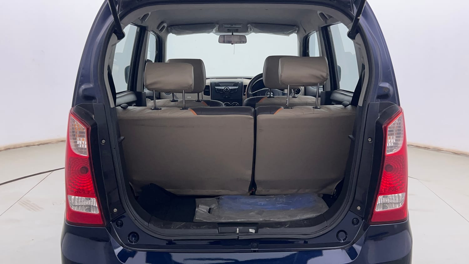 Used 2019 Maruti Suzuki Wagon R 1.0 VXI AMT Petrol Automatic interior DICKY INSIDE VIEW