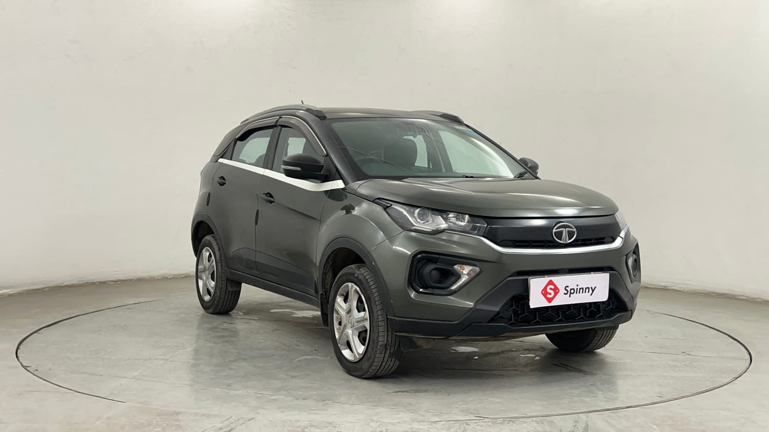 Used 2022 Tata Nexon XM Petrol Manual exterior RIGHT FRONT CORNER VIEW