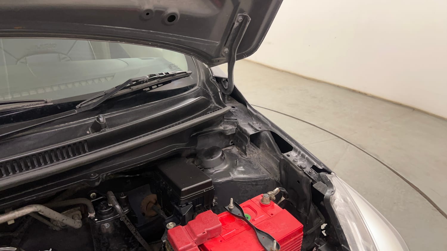 Used 2017 Maruti Suzuki Celerio VXi AMT Petrol Automatic engine ENGINE LEFT SIDE HINGE & APRON VIEW